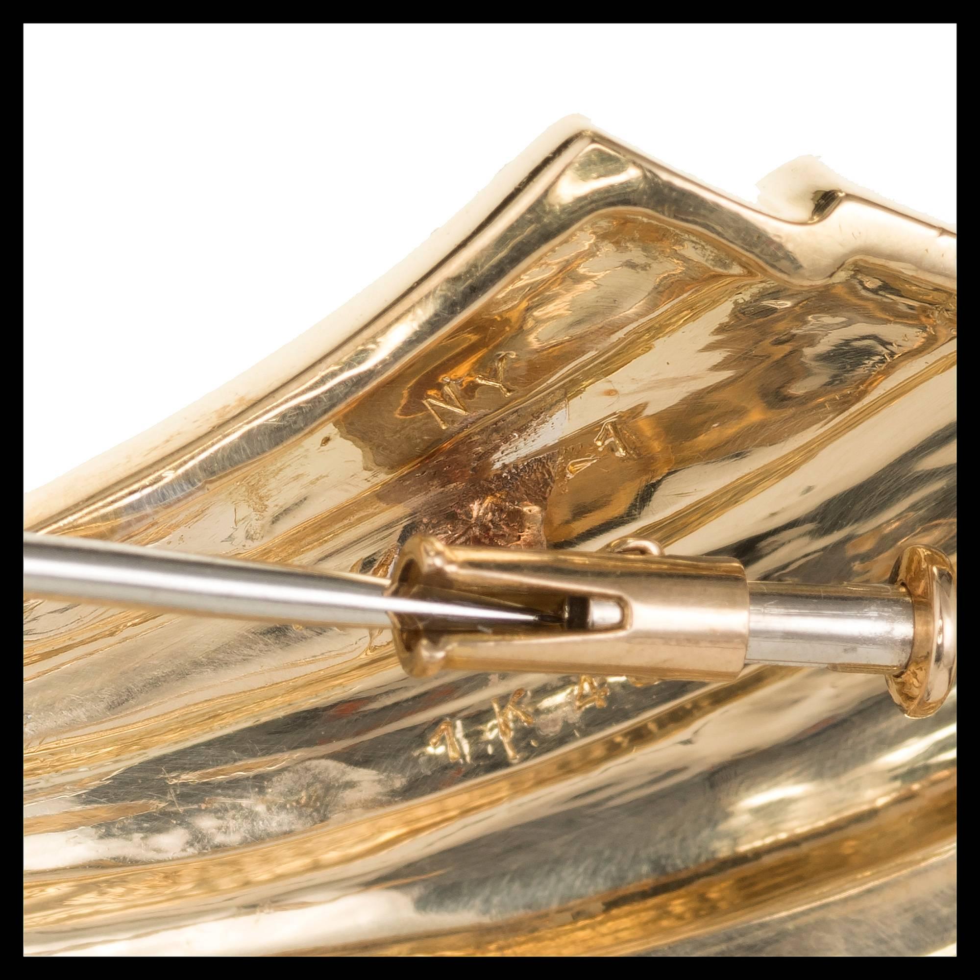 Women's Van Cleef & Arpels 1.60 Carat Diamond Swirl Gold Brooch For Sale