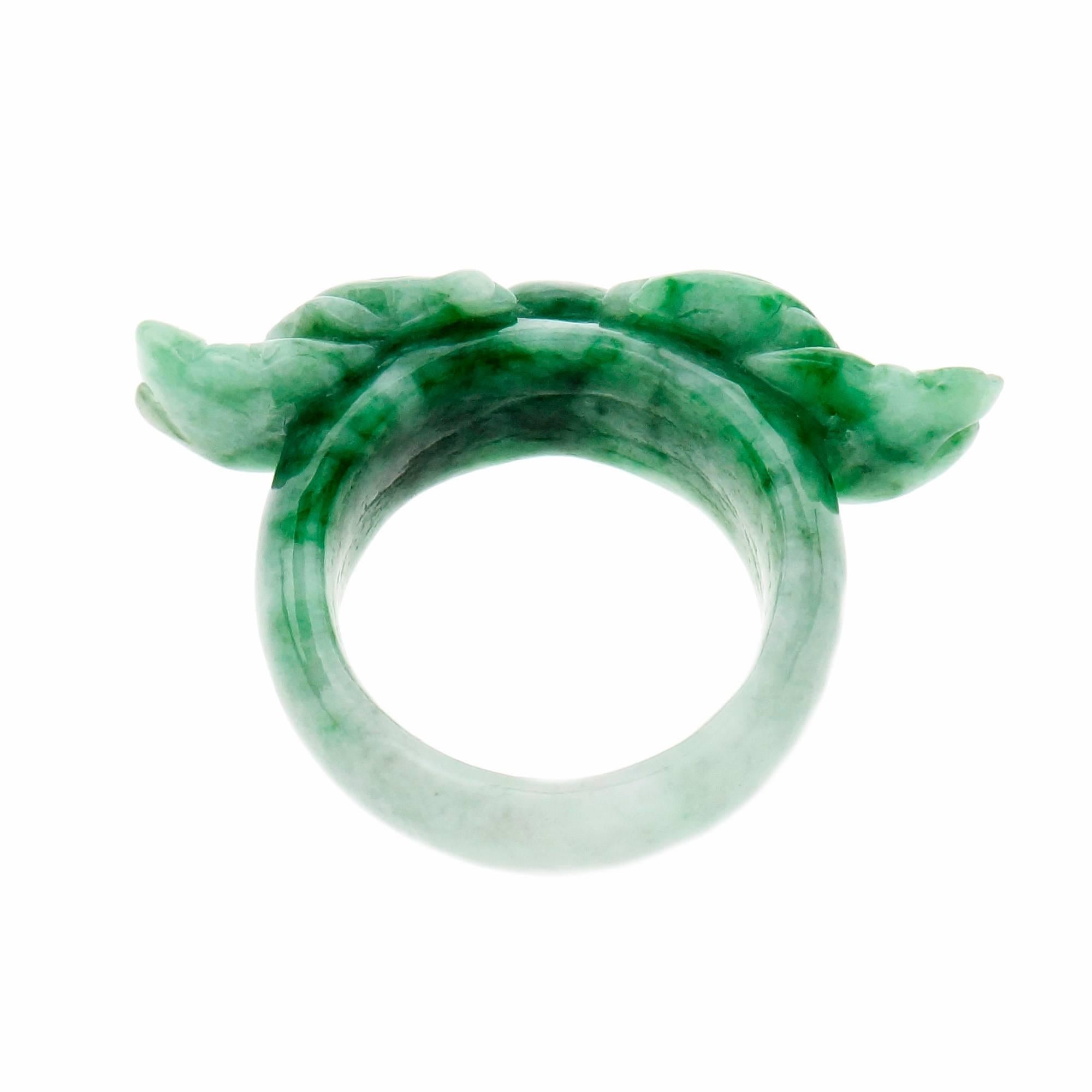 GIA Certified Natural Jadeite Jade Green Across the Finger Double Fish Ring In Good Condition For Sale In Stamford, CT