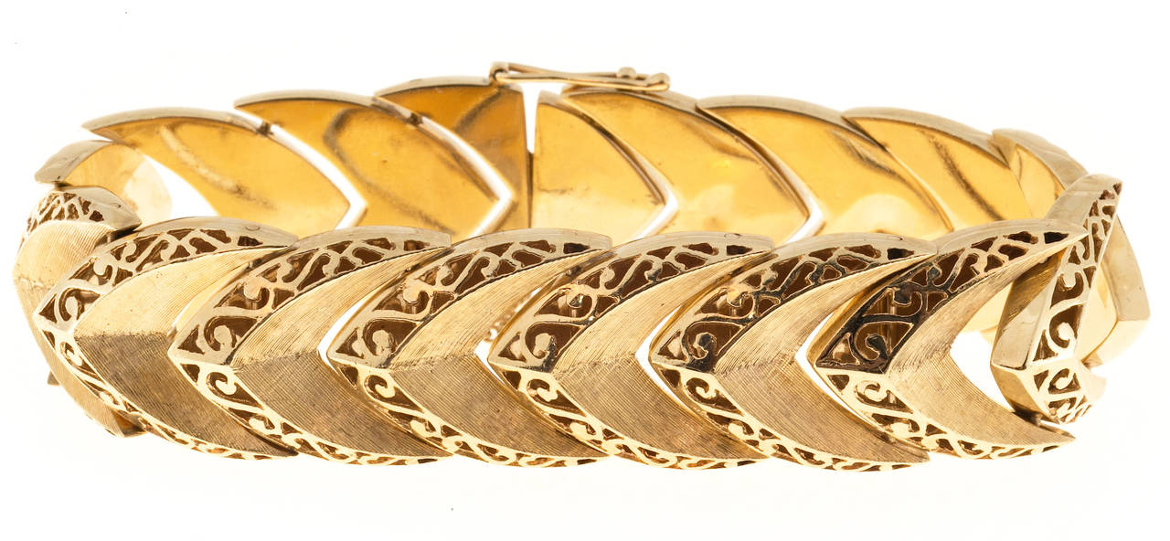 1960s Pierced and Florentined Heavy Gold Hinged Link Bracelet In Good Condition In Stamford, CT