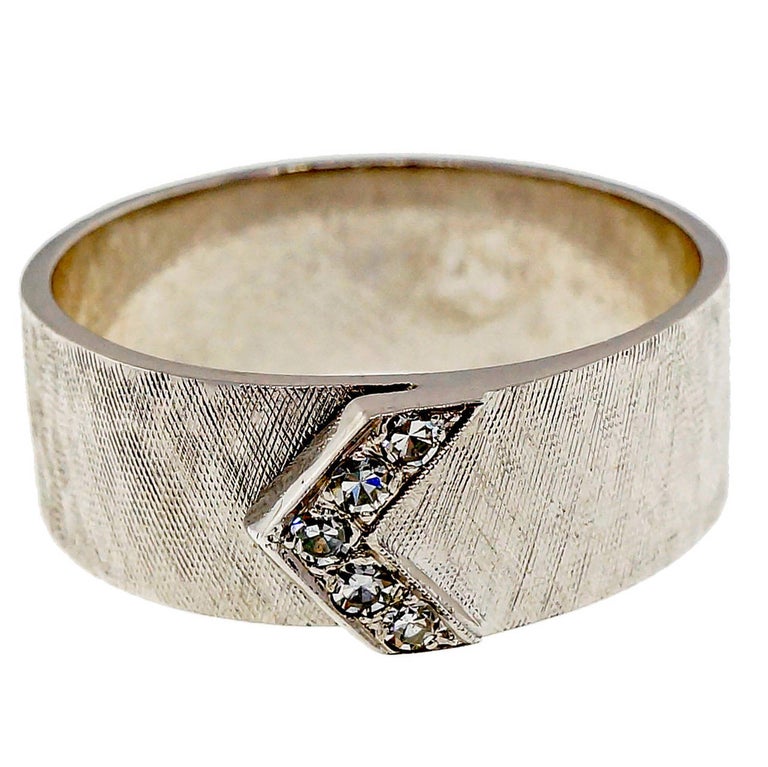 Men’s Diamond V Design Gold Band Ring For Sale