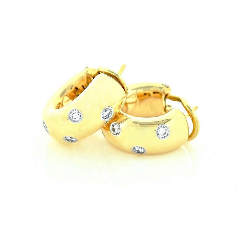 Tiffany & Co Etoile Yellow Gold .38ct Diamond Hoop Earrings In Excellent Condition In Stamford, CT