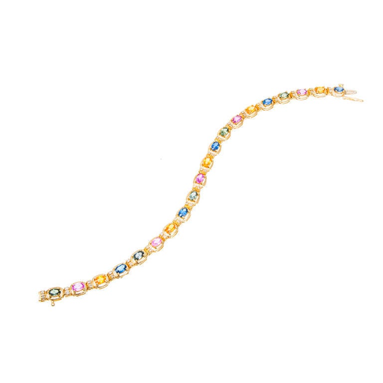 Taille ovale Saphir ovale multicolore de 7,00 carats  Bracelet tennis en or et diamants ronds en vente