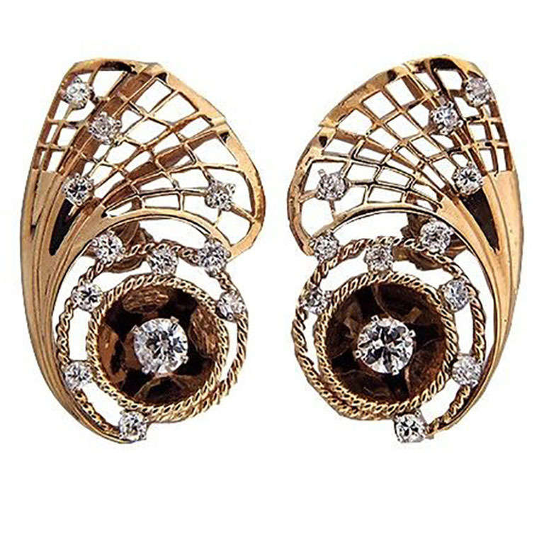 1940-1950 Retro Modern 14k Rose Gold 1.10ct Old European Cut Diamond fan style Earrings.

10.1 grams
2 European cut diamond approx. total weight .50cts, H, SI1-SI2
20 old European cut diamond approx. total weight .60cts, H, SI1 in white gold 4 prong