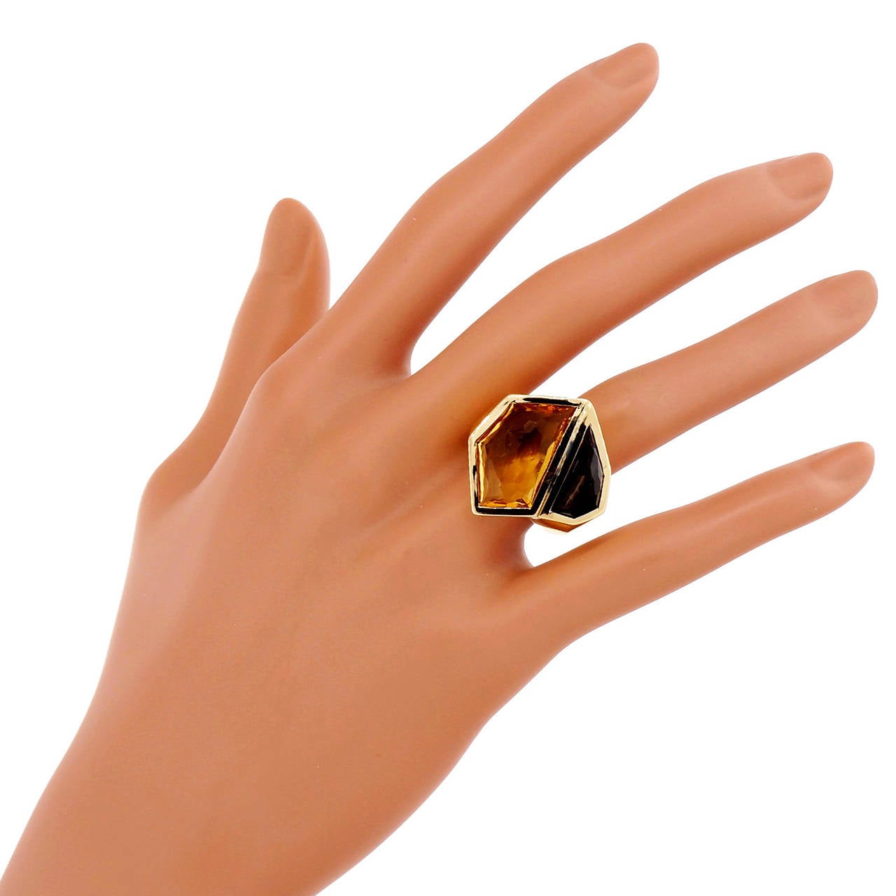 Allia 10.80 Carat Citrine Smoky Quartz Gold Cocktail Ring In Excellent Condition For Sale In Stamford, CT