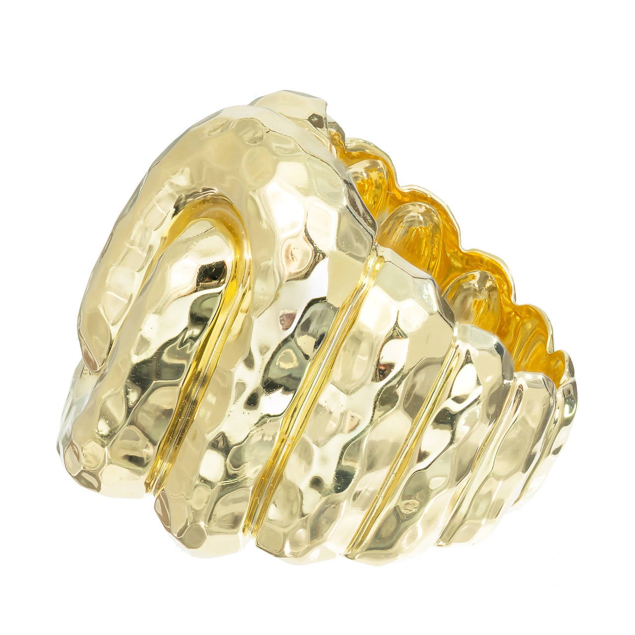 Classic 1990 Henry Dunay hammered swirl dome ring in solid 18k yellow gold.

18k yellow gold
18.6 grams
Tested: 18k
Stamped: 18k 750
Hallmark: Dunay 197796
Width at top: 22.8mm
Height at top: 9mm
Width at Bottom: 7mm
Size 7 and sizeable