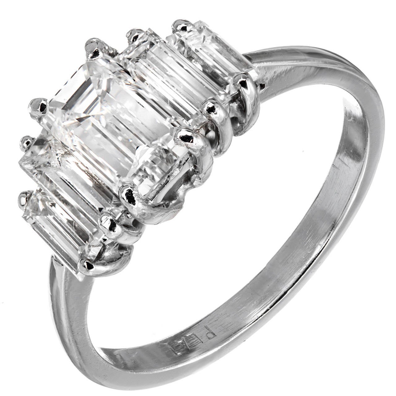 Bague de fiançailles en platine avec diamant taille émeraude certifié par le GIA (0,94 carat)