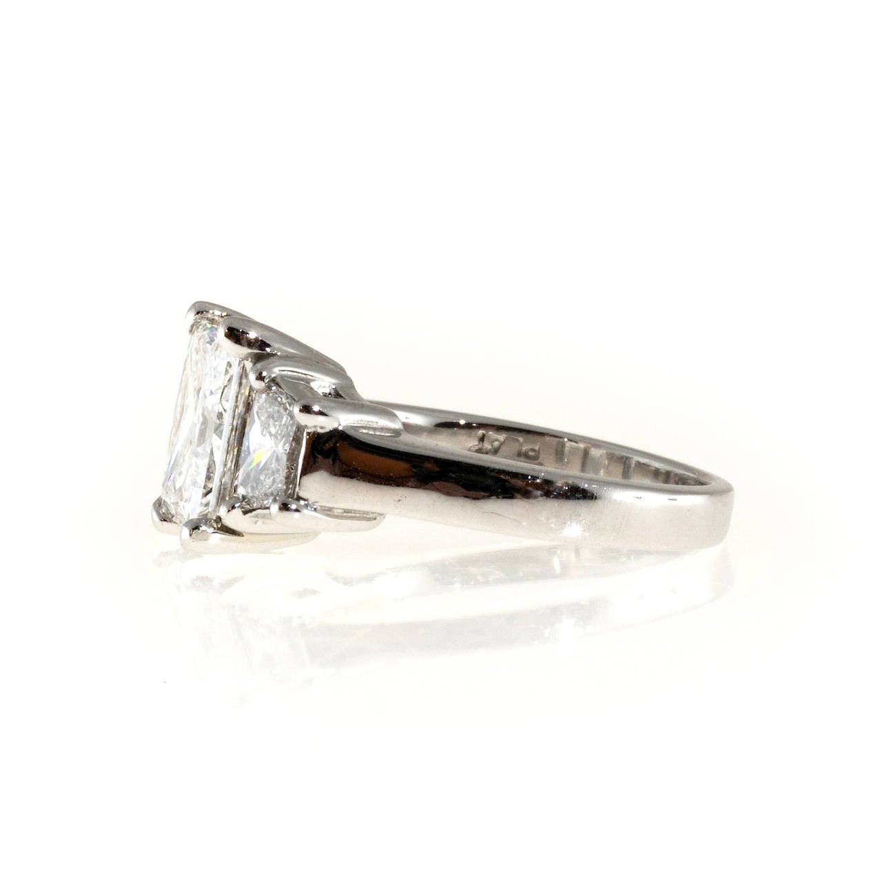3.01 Carat GIA Cert Diamond Platinum Three Stone Ring In Good Condition In Stamford, CT