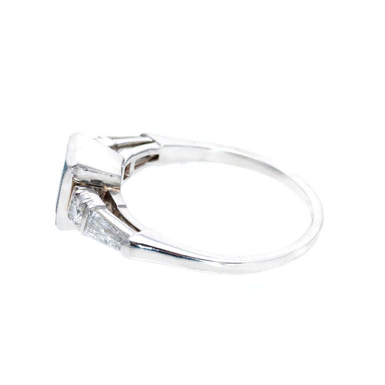 Art Deco Natural Alexandrite Diamond Platinum Ring In Good Condition In Stamford, CT