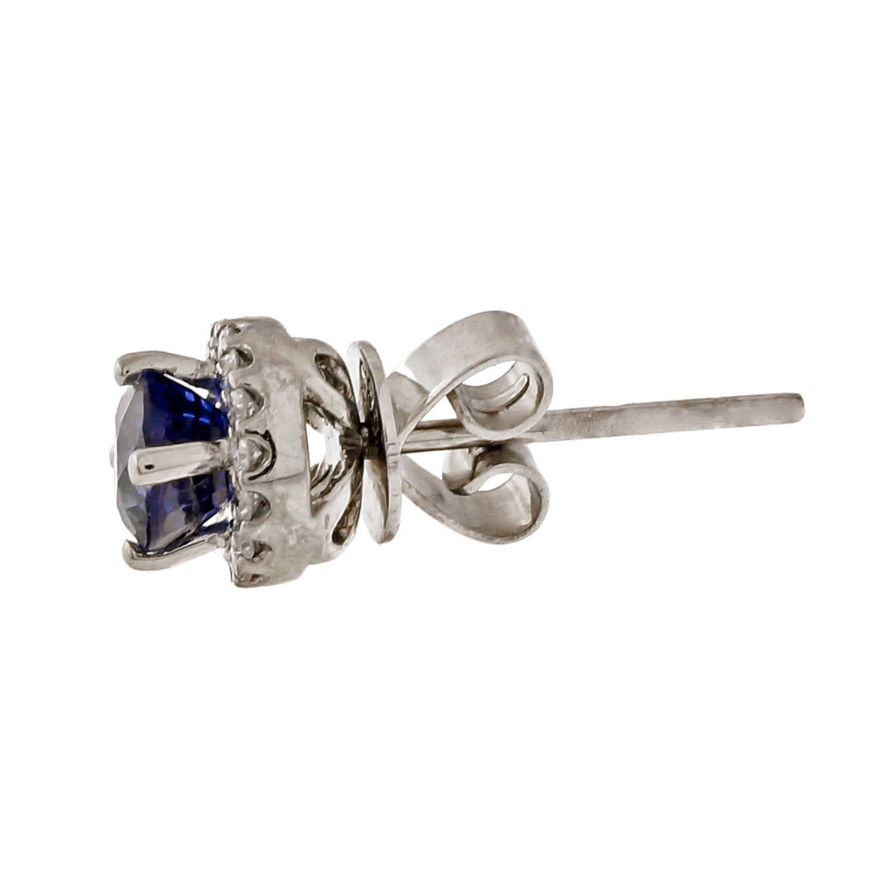 Round Sapphire Diamond Gold Stud Earrings In Good Condition In Stamford, CT