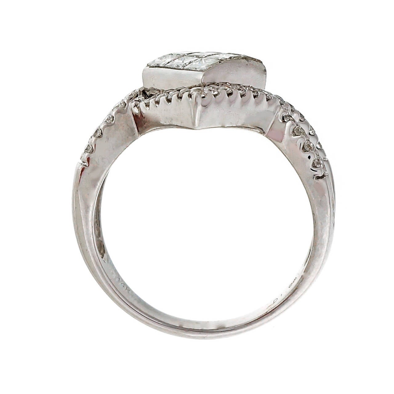 Women's 1.00 Carat Diamond Shaped Diamond White Gold  Ring For Sale