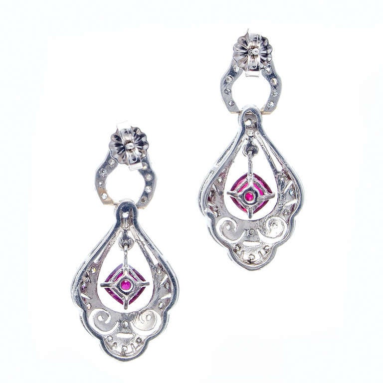 Ruby and Diamond Platinum Dangle Earrings In Good Condition In Stamford, CT