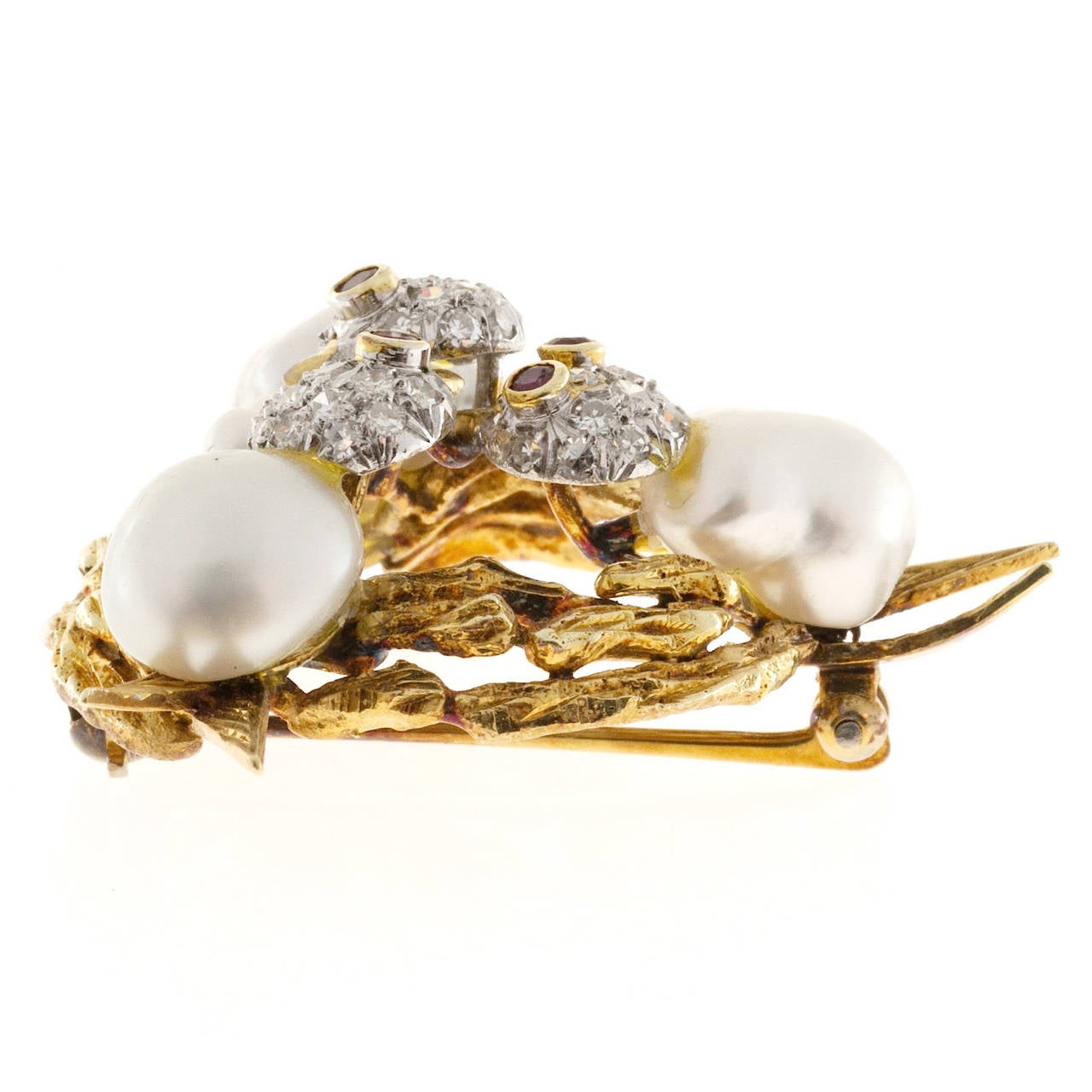 Trio Pearl Diamond Ruby Baroque Pearl Triple Bird Nest Brooch In Good Condition For Sale In Stamford, CT