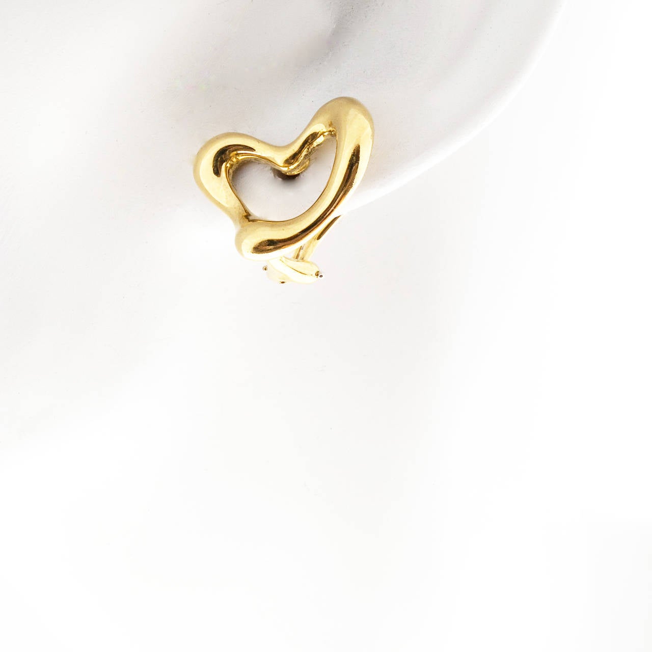 Women's or Men's Tiffany & Co Peretti Yellow Gold Heart Post Earrings For Sale