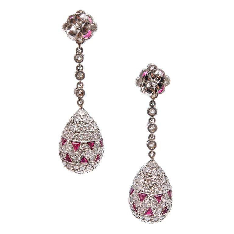 Ruby Diamond Platinum Dangle Drop Earrings In Good Condition In Stamford, CT