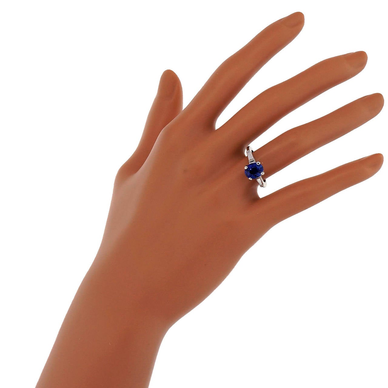 Cornflower Blue Sapphire Diamond Platinum Engagement Ring In Good Condition In Stamford, CT