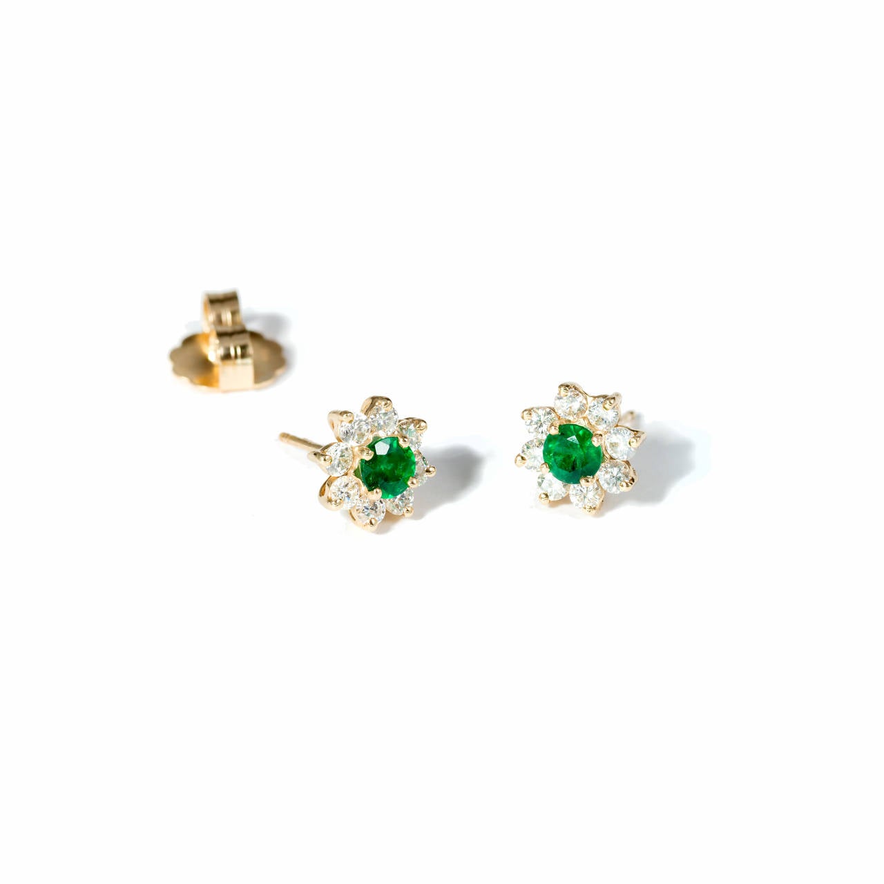 GIA Cert Green Emerald Diamond Gold Stud Earrings In Good Condition In Stamford, CT