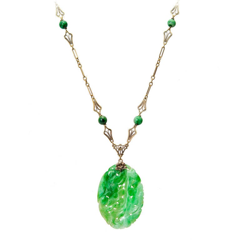Antiker antiker geschnitzter ovaler Blumenanhänger aus natürlicher Jadeit Jade 1930