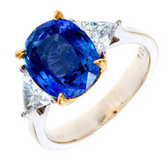 Cornflower Blue Sapphire Trilliant Cut Diamond White and Yellow Gold Ring 2