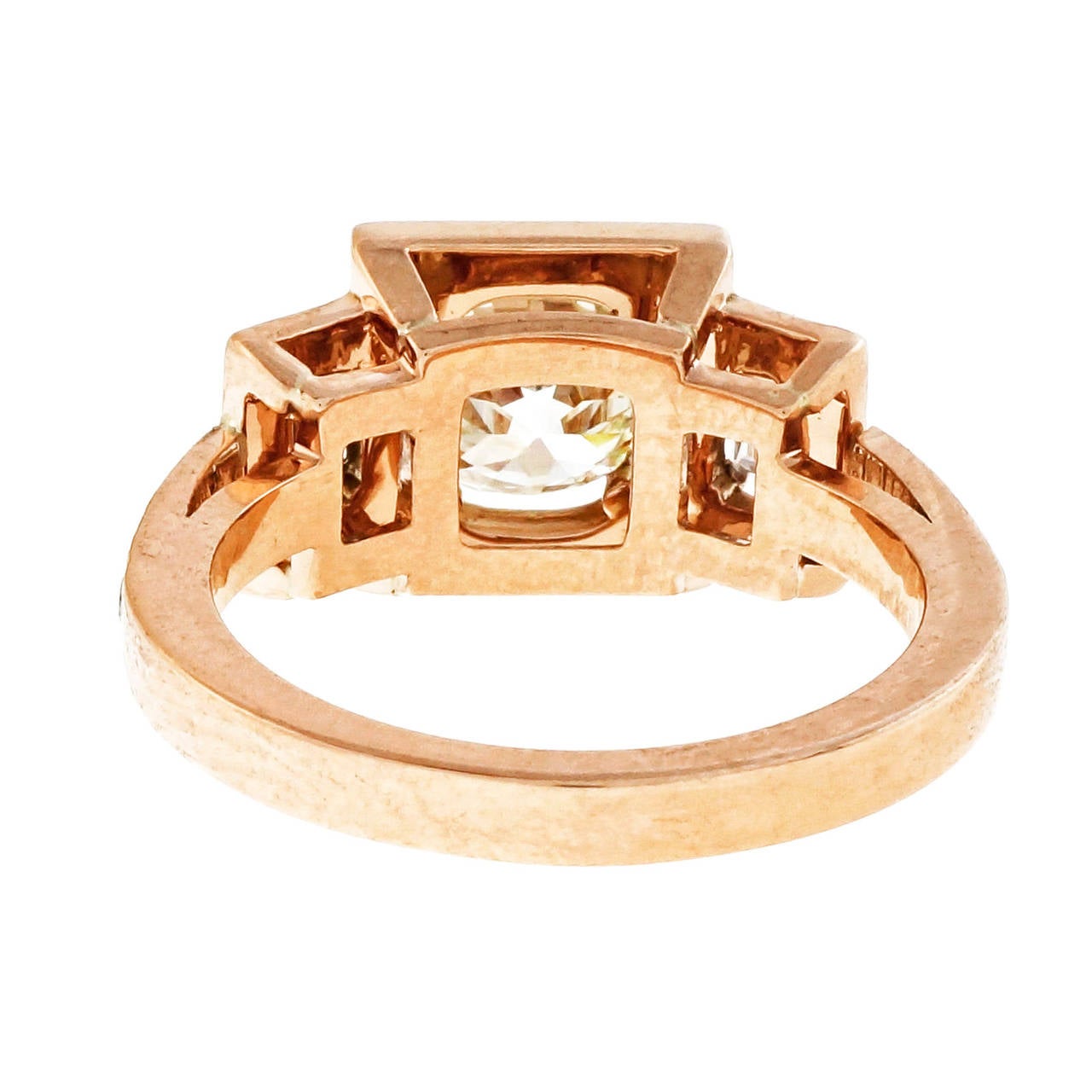 Taille coussin antique Bague de fiançailles Peter Suchy en or rose à triple halo de diamants de 1,26 carat en vente