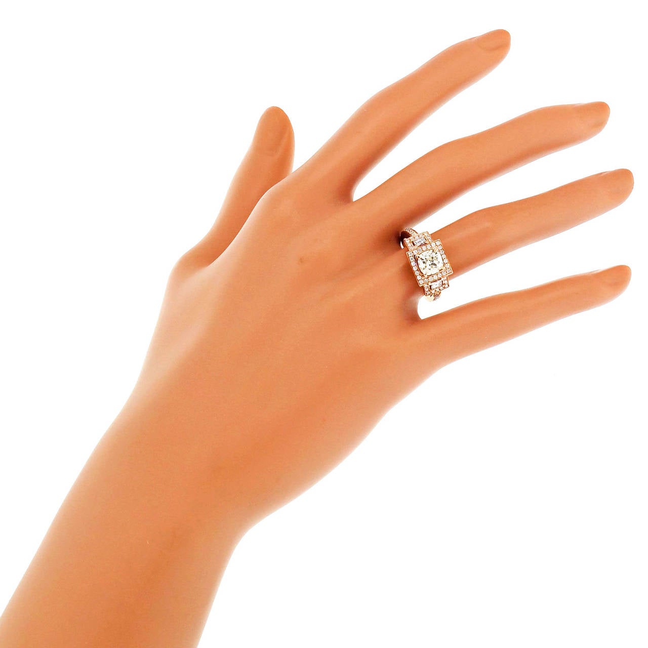 Bague de fiançailles Peter Suchy en or rose à triple halo de diamants de 1,26 carat Pour femmes en vente