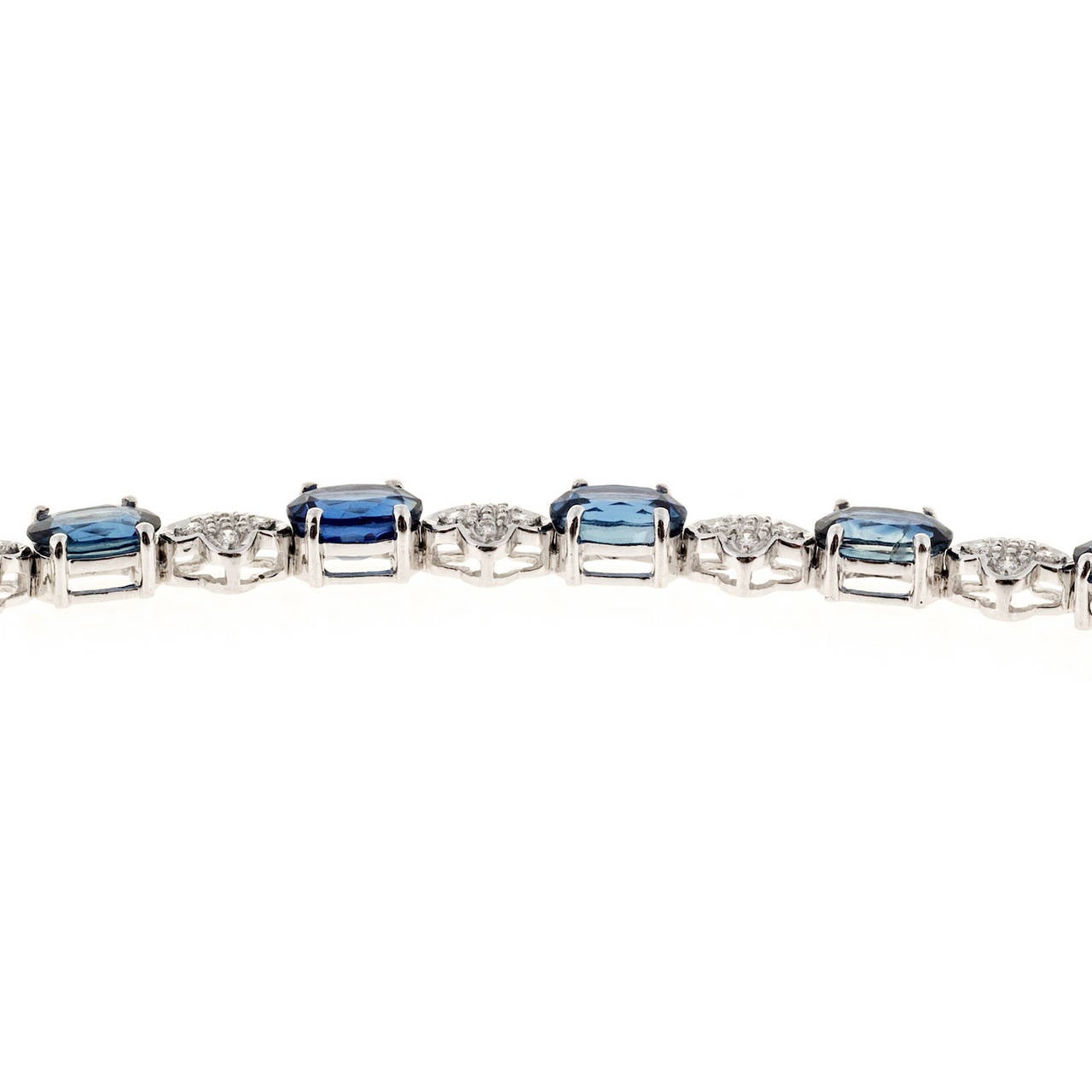 Very nice 9.03ct oval bright blue Sapphire bracelet with 4 full cut diamonds between each Sapphire. Built in catch with underside safety.

15 oval bright medium blue Sapphires, approx. total weight 9.00cts, SI1, 6.14 x 4.24 x 3.00mm
60 round