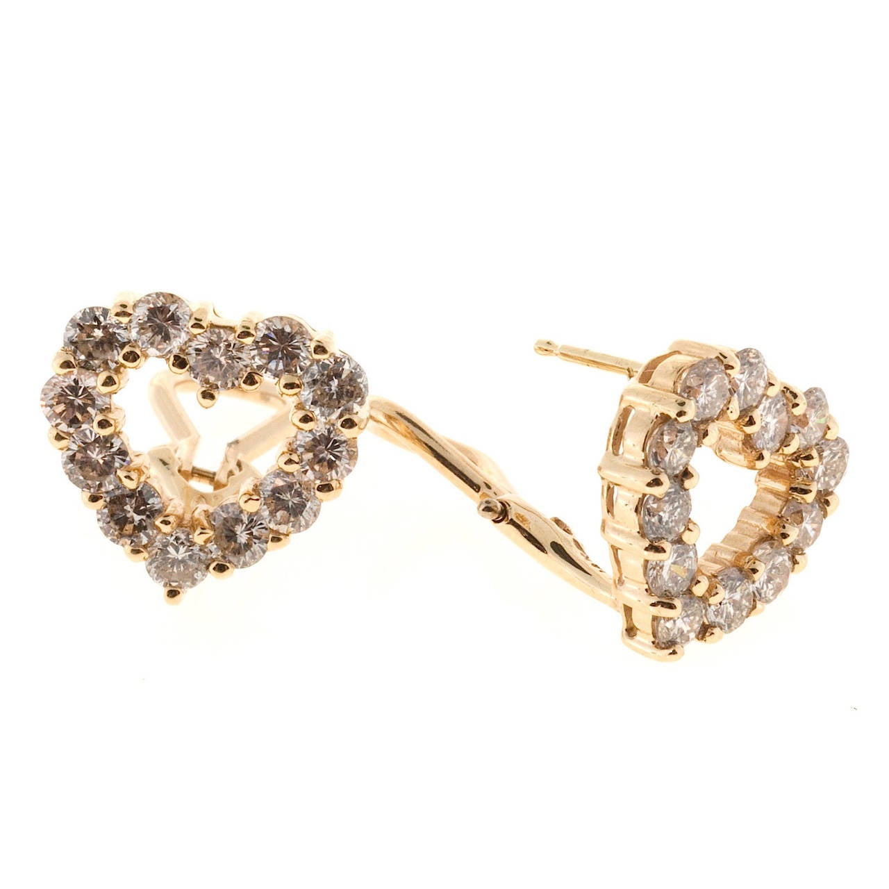 Beautiful well-made common prong style heart design clip post earrings. Very bright sparkly diamonds.

24 round diamonds approx. total weight 2.40cts, G, SI
14k Yellow Gold
4.2 grams
½ x ½ inch
