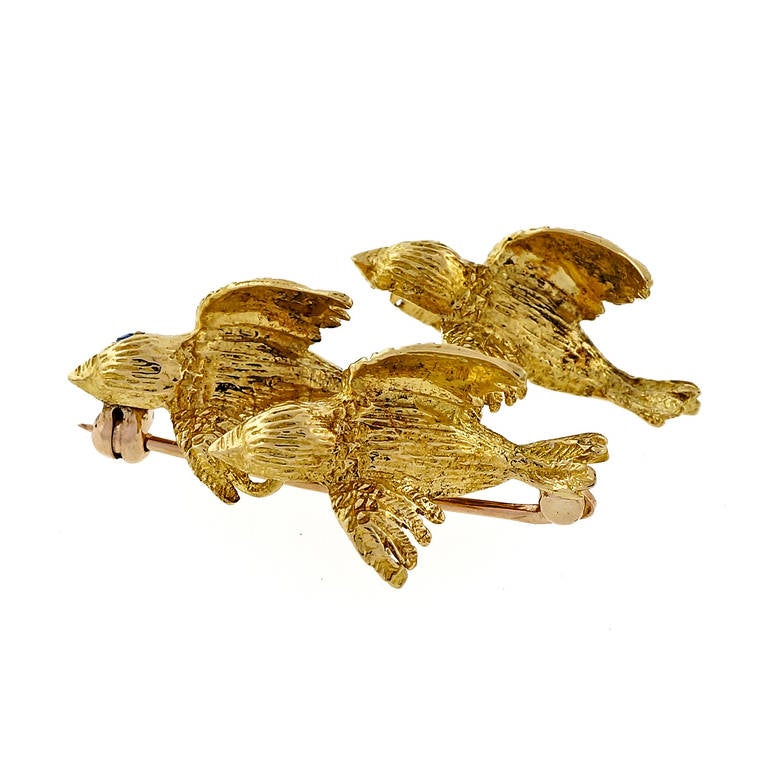 Tiffany & Co. Sapphire Yellow Gold 3-D Triple Bird Brooch  In Good Condition In Stamford, CT