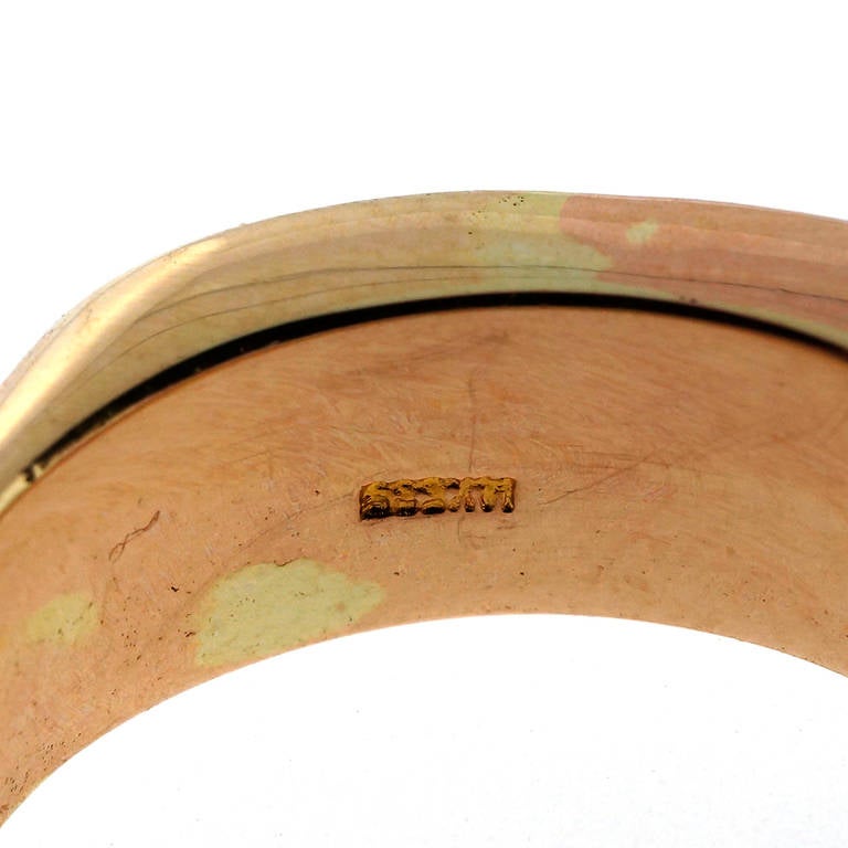 Natural Jadeite Jade Omphacite Yellow Gold Saddle Ring In Good Condition In Stamford, CT