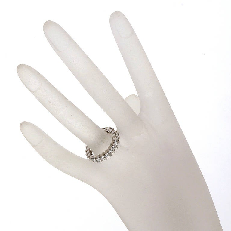 Eternity-Ring aus Platin mit Diamanten von Peter Suchy im Zustand „Gut“ im Angebot in Stamford, CT