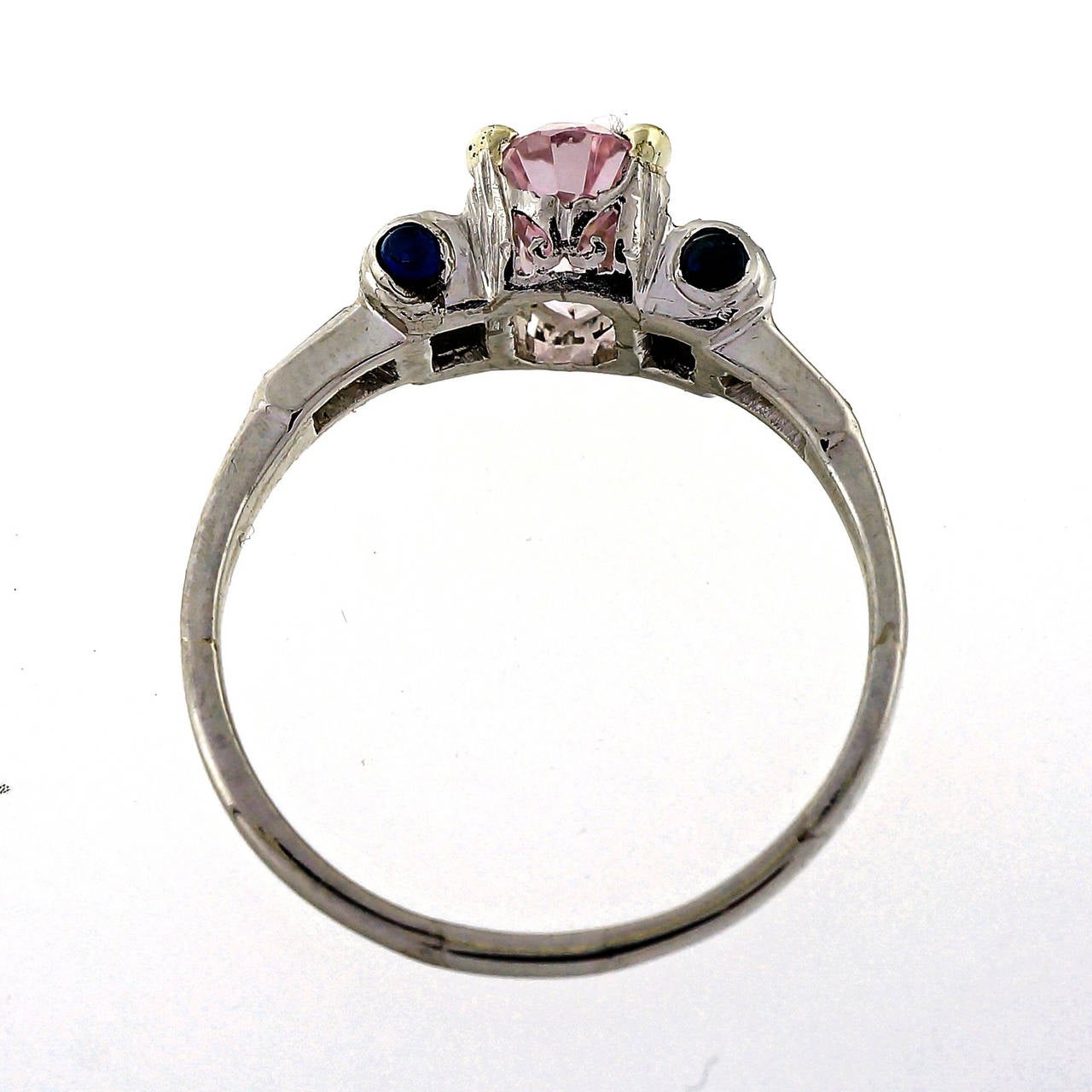Art Deco Natural Pink Sapphire Diamond Platinum Engagement Ring In Good Condition In Stamford, CT