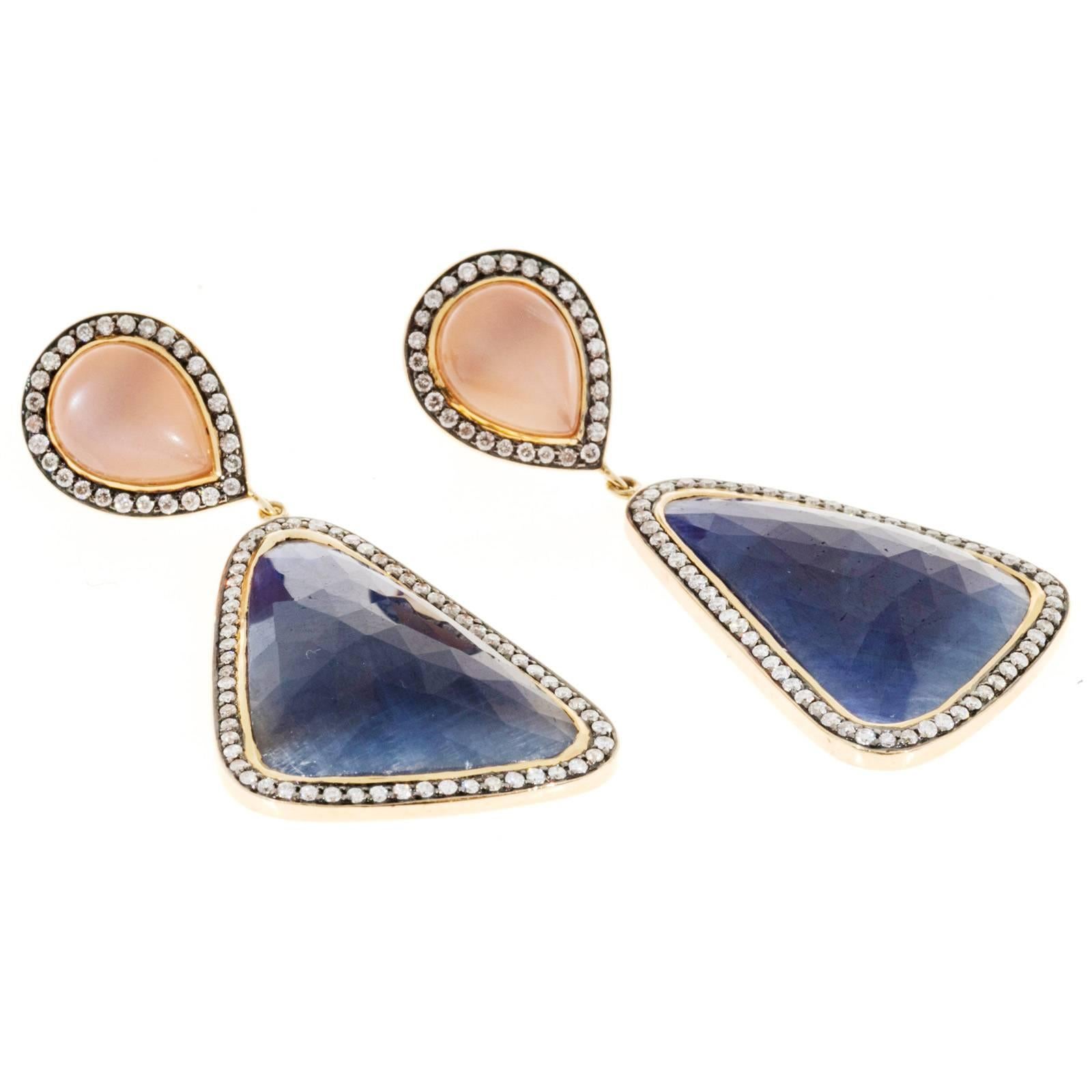Peach Moonstone Sapphire Diamond Gold Dangle Earrings  In Good Condition In Stamford, CT
