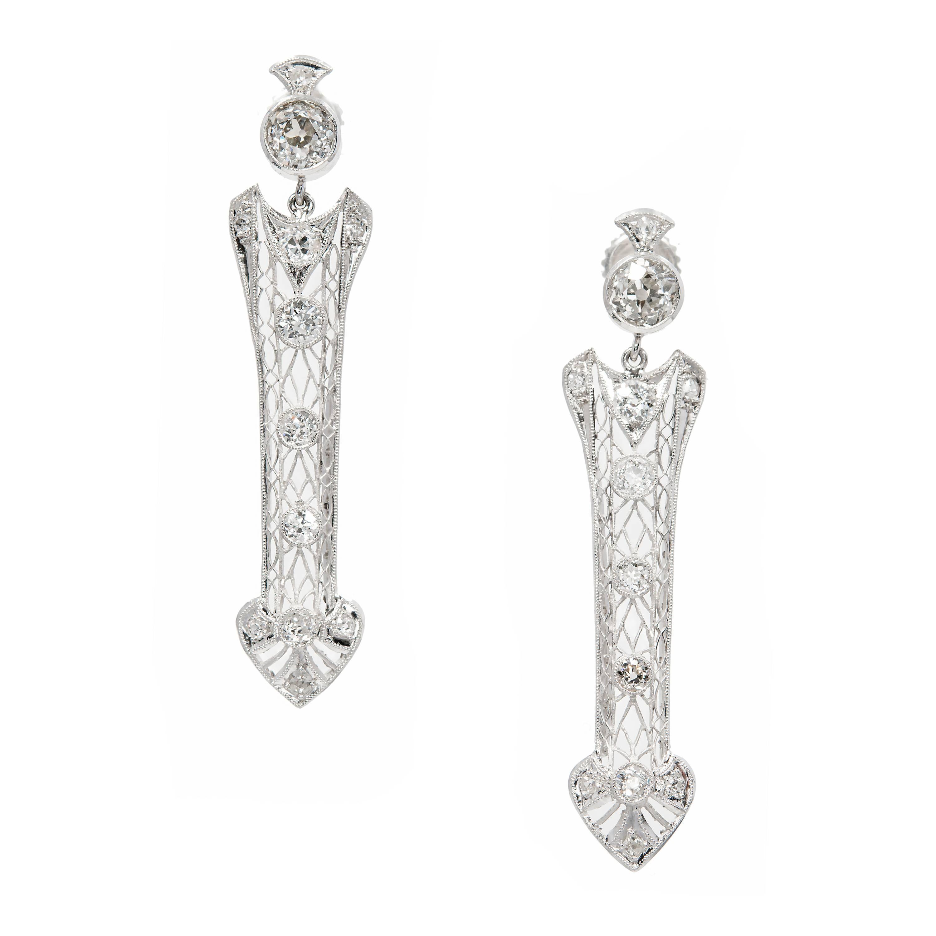2.62 Carat Diamond Platinum Arrow Edwardian Dangle Earrings In Good Condition For Sale In Stamford, CT