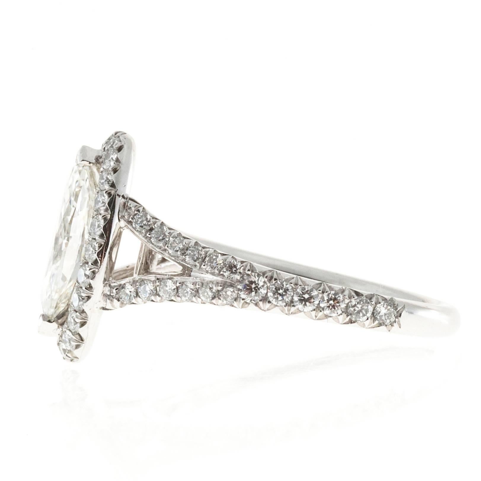 Taille Marquise Peter Suchy Bague de fiançailles en platine avec halo de diamants marquises de 0,99 carat en vente