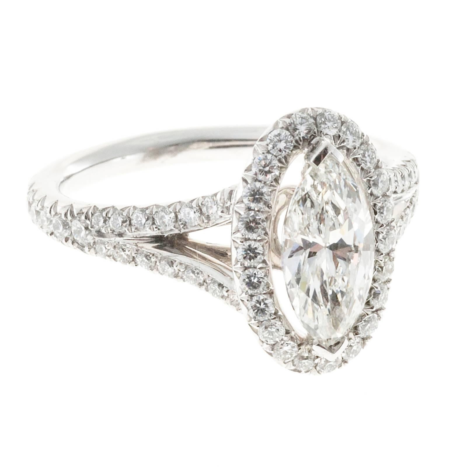 Peter Suchy Bague de fiançailles en platine avec halo de diamants marquises de 0,99 carat Bon état - En vente à Stamford, CT