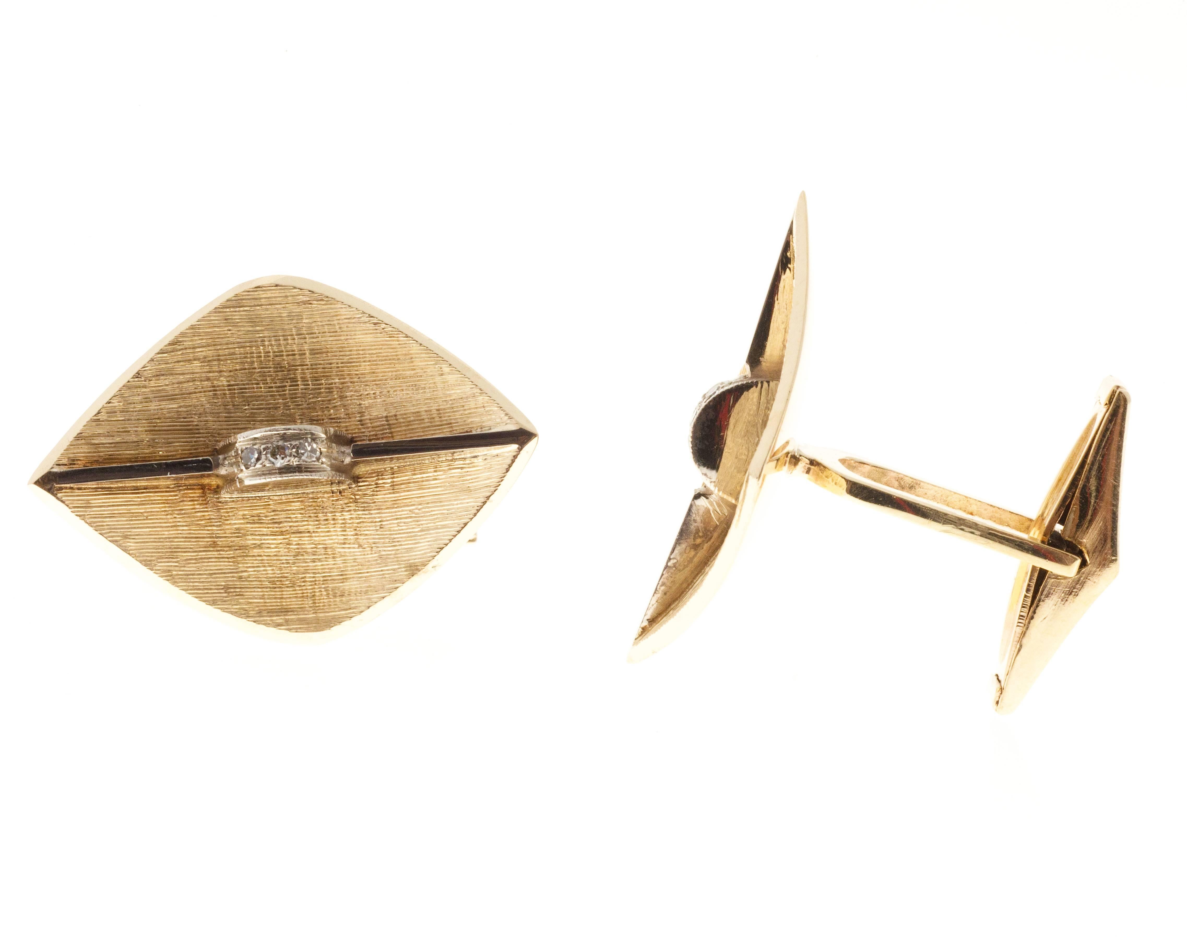 Manschettenknöpfe aus Gold mit Diamanten in strukturierter 3-D-Marquise-Form Herren