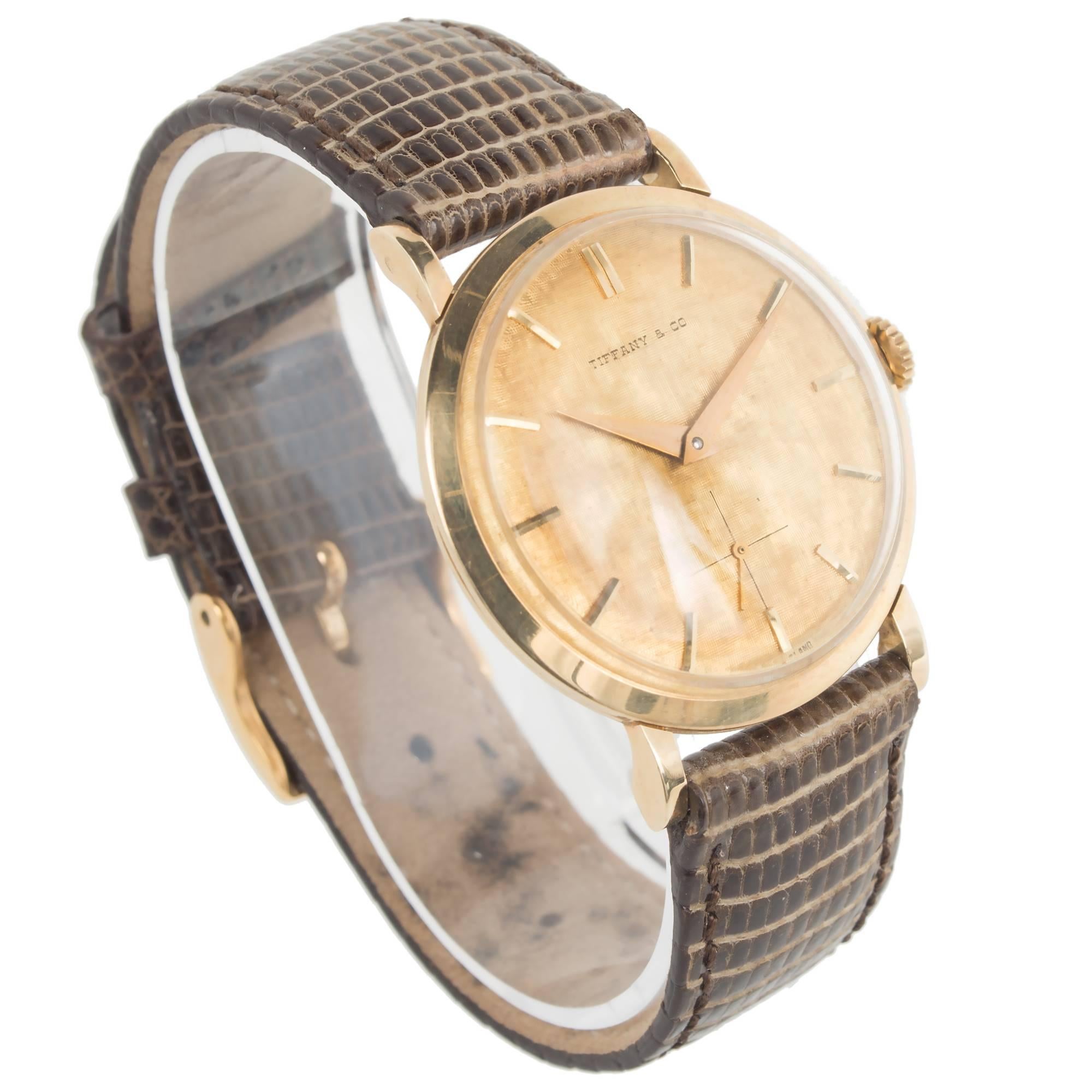 Tiffany & Co. Montre-bracelet pour homme en or jaune Movado, vers 1951 Bon état - En vente à Stamford, CT