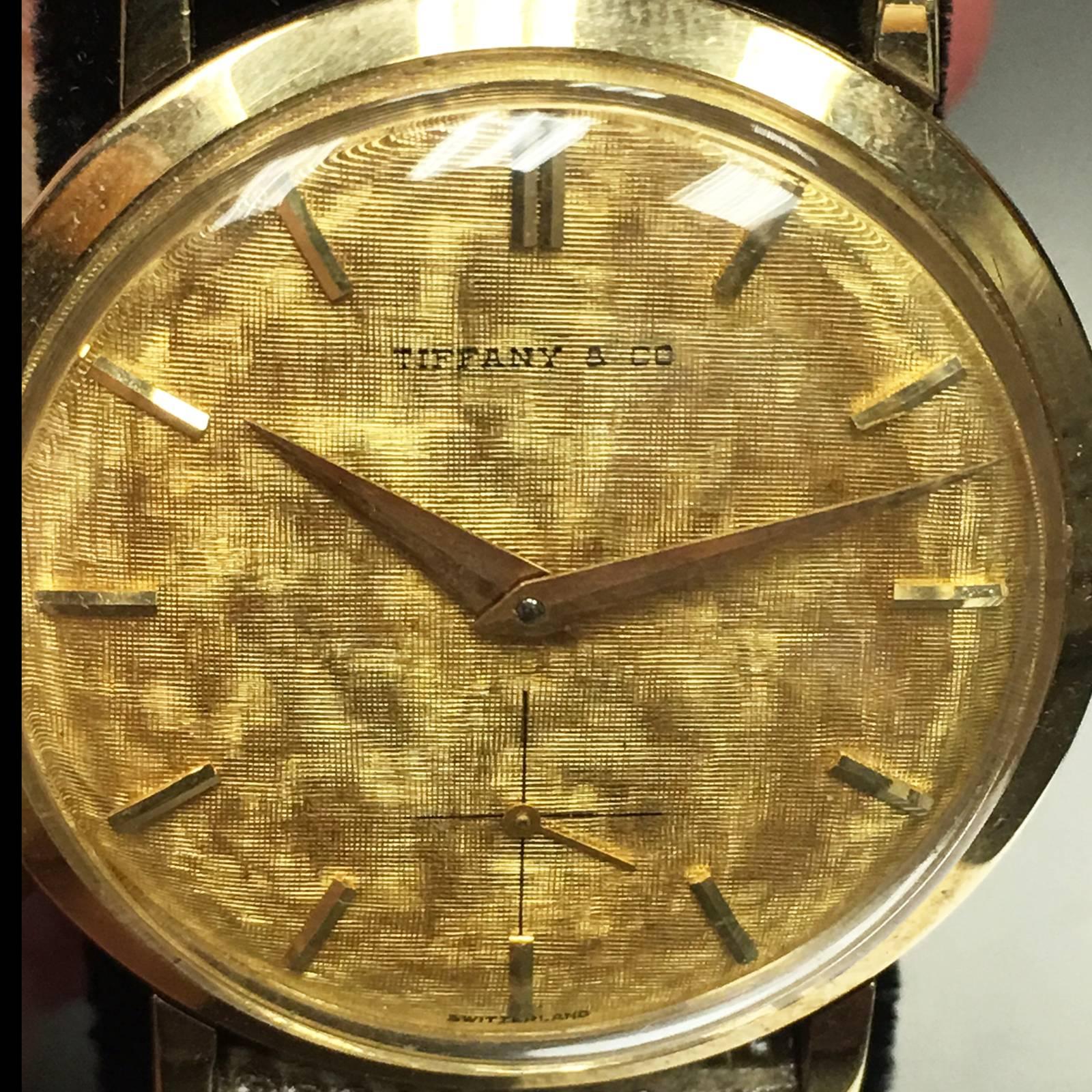 Tiffany & Co. Montre-bracelet pour homme en or jaune Movado, vers 1951 Pour hommes en vente