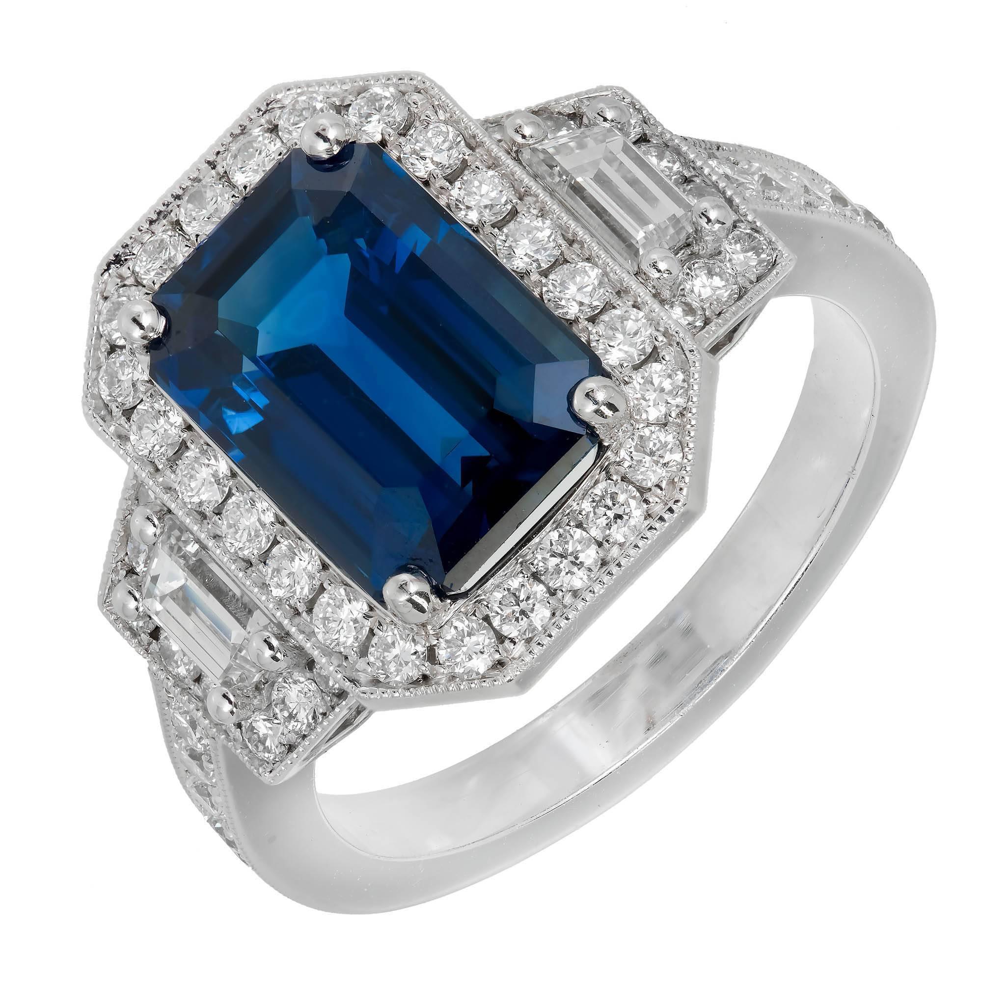 Taille émeraude Bague de fiançailles Peter Suchy en platine avec saphir halo de 3,88 carats certifié GIA et diamants en vente