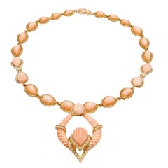 Collier à pendentif en corail rose orange naturel et diamants de 4,65 carats certifié par le GIA