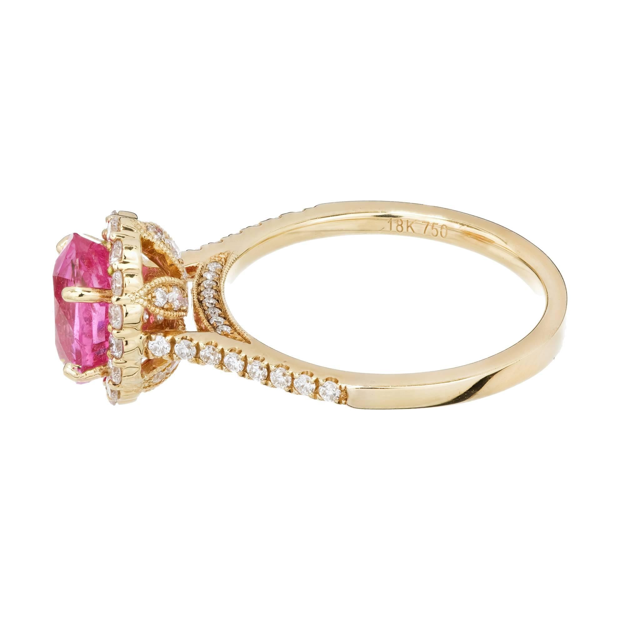 Bague de fiançailles en or Halo avec saphir rose et diamant blanc de 2,41 carats, certifiée par le GIA. en vente 2