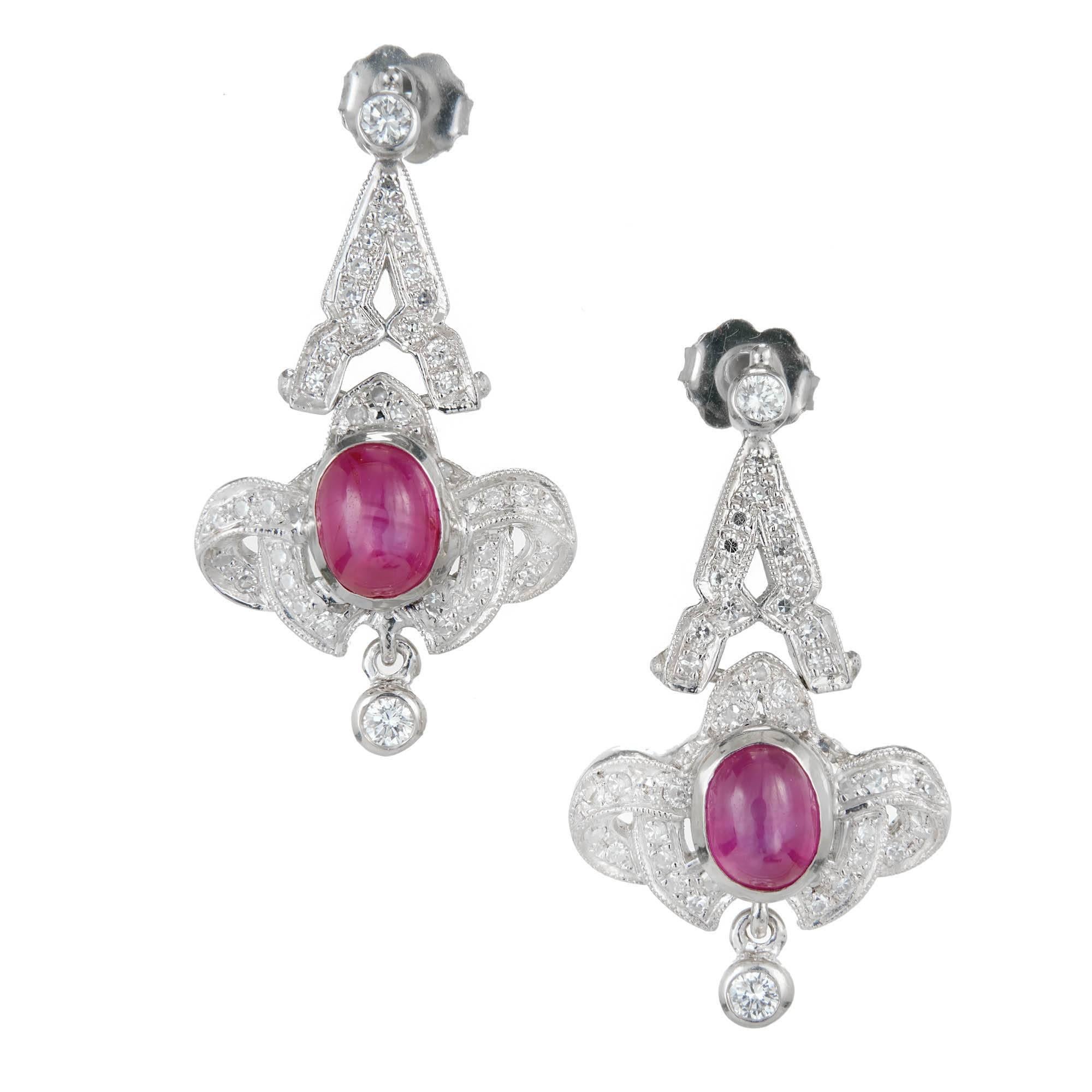 Pendants d'oreilles chandelier édouardiens en platine avec diamants et rubis étoilé de 1,50 carat