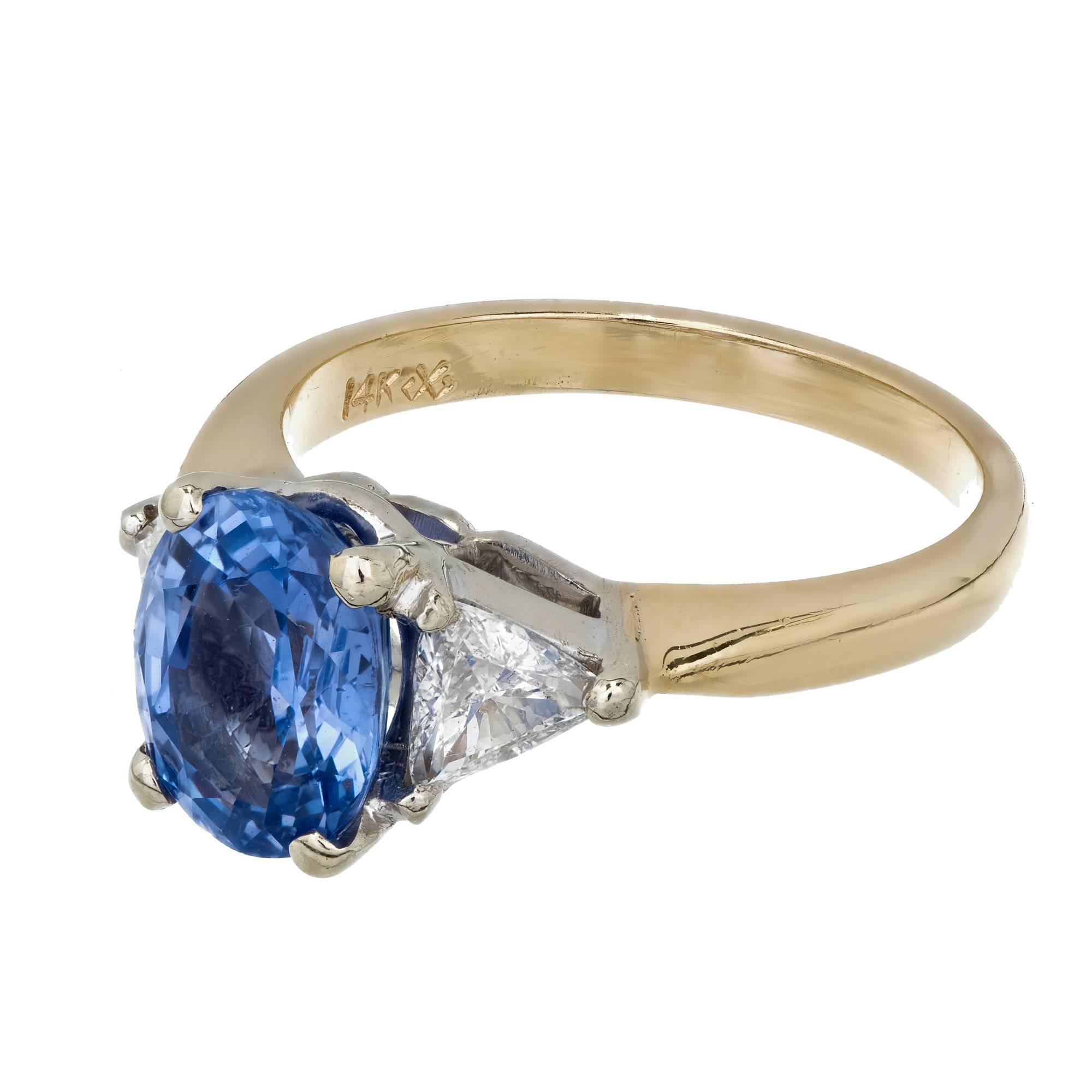 2.08 Carat Oval Sapphire Diamond Gold Three-Stone Engagement Ring In Good Condition In Stamford, CT