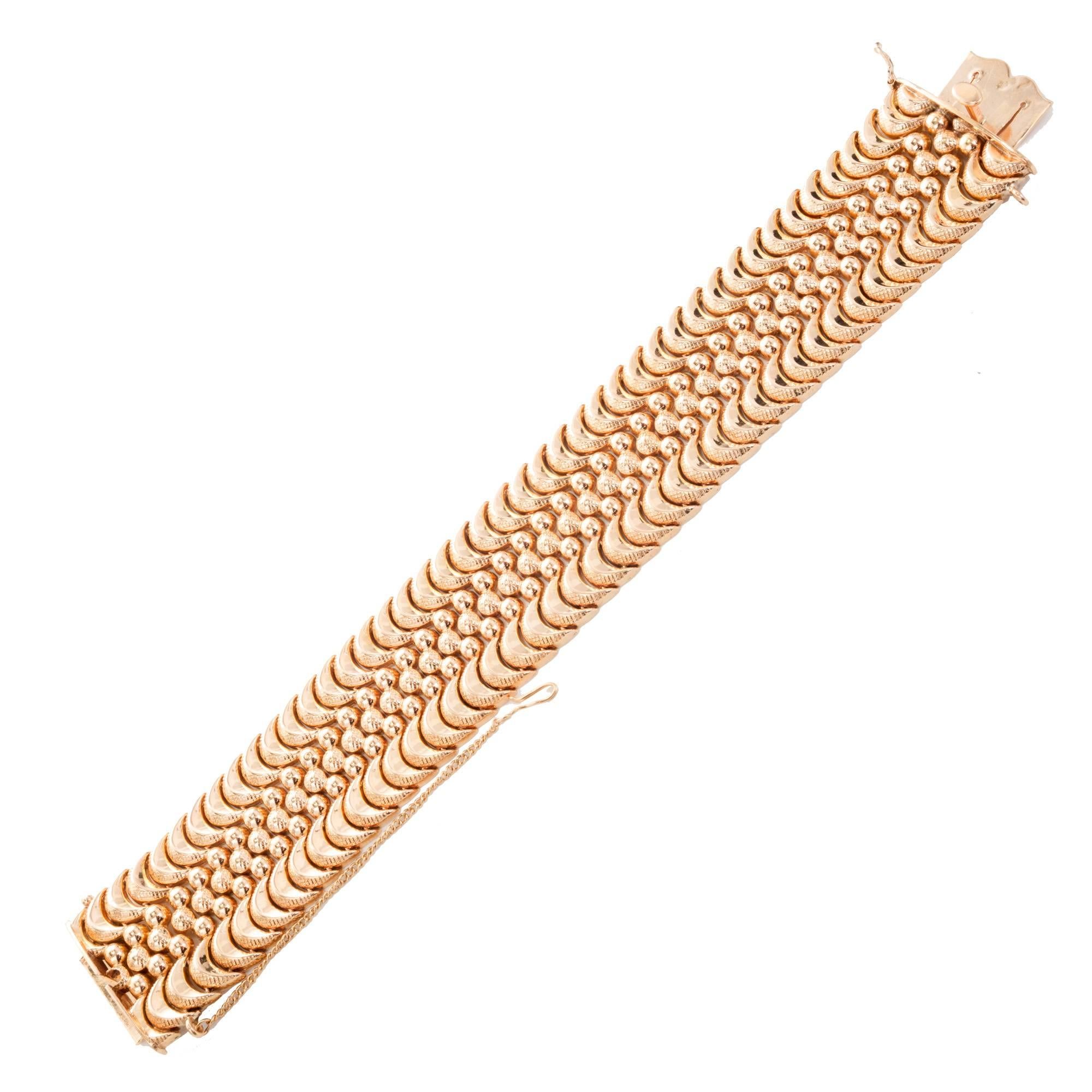 1940-1950 18k rose gold Orosa hinged link bracelet, hidden catch, box catch, side lock safety and safety chain.

18k rose gold
Length: 7 1/8 inches
Stamped: 18k
Tested: 18k
Width: 27.85mm or 1.09 inches
68.4 grams
Stamped: 3.02mm
