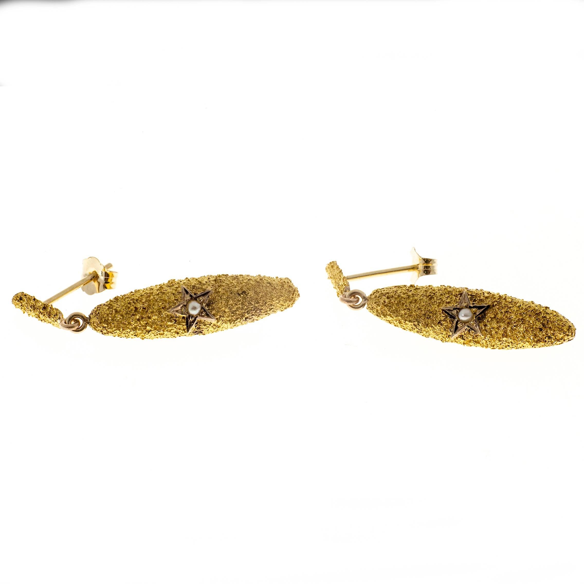 Viktorianische viktorianische Perlen-Ohrringe mit strukturiertem Stern aus Gold  Damen im Angebot