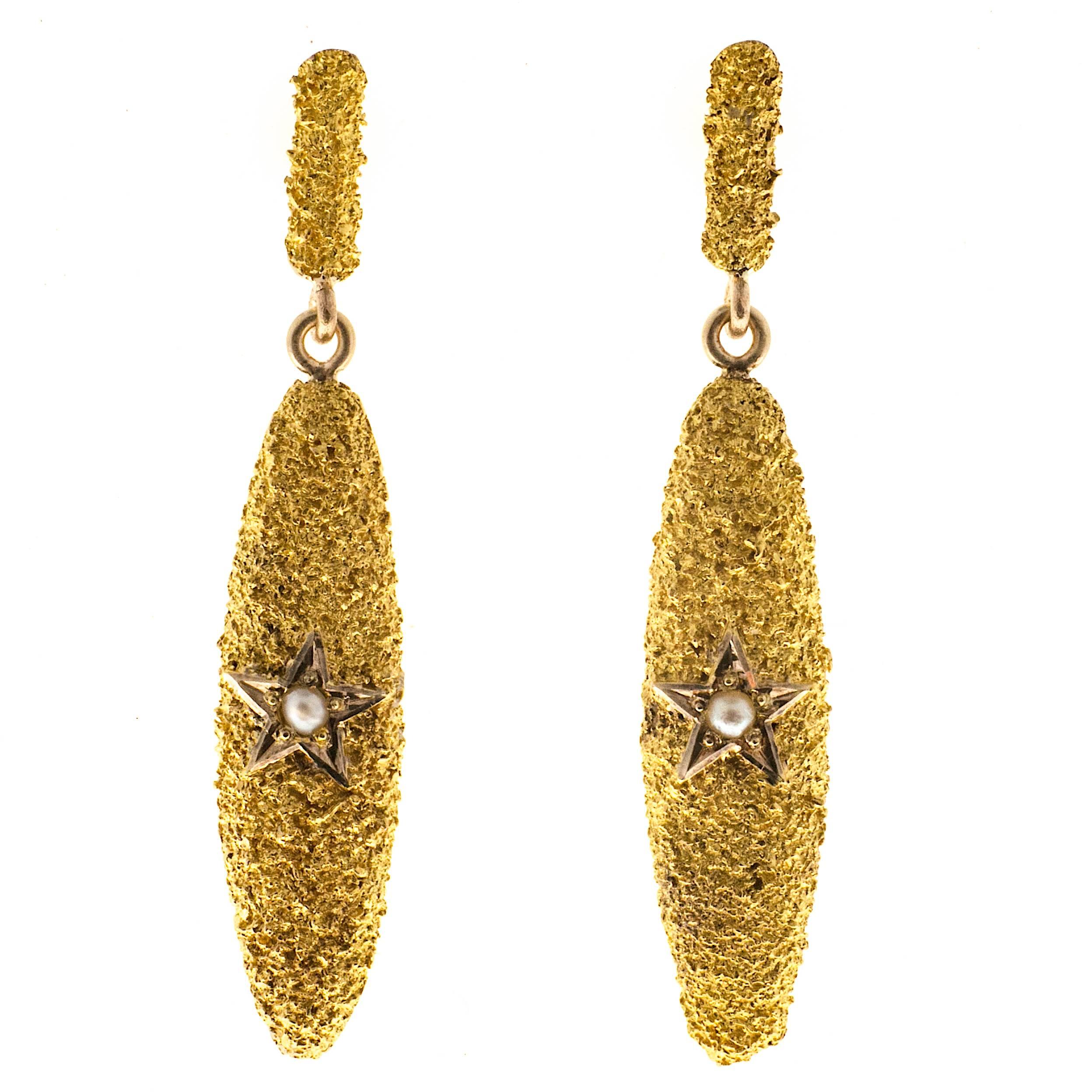 Federal style handmade simple dangle textured earrings with star centers with natural pearls. mid 1850's.

One natural pearl 1.7mm in each black enamel star
14k Yellow Gold
Tested: 14k
1.8 grams
Stamped: 35-1-2013
Top to bottom: 30.69mm or