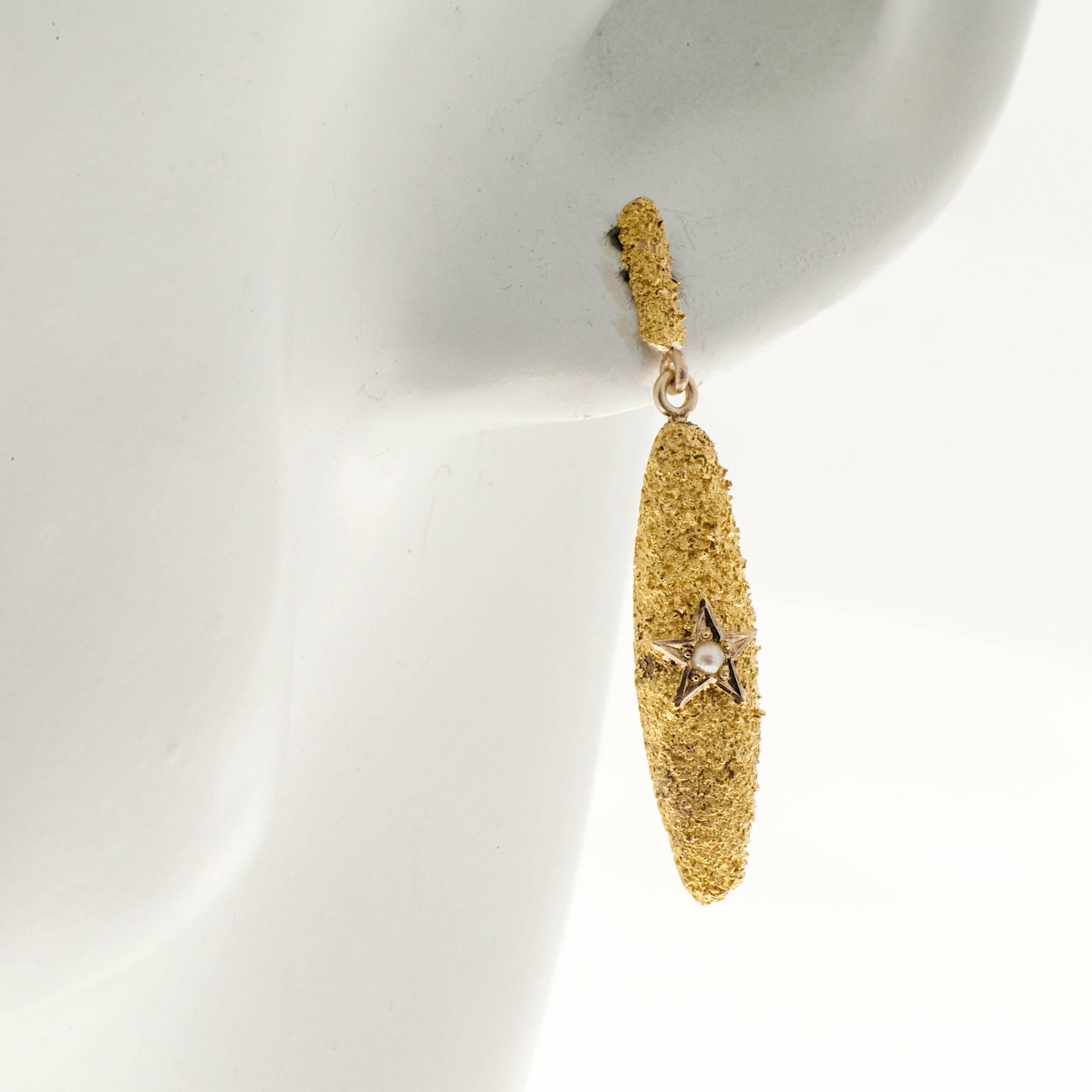Viktorianische viktorianische Perlen-Ohrringe mit strukturiertem Stern aus Gold  im Angebot 1