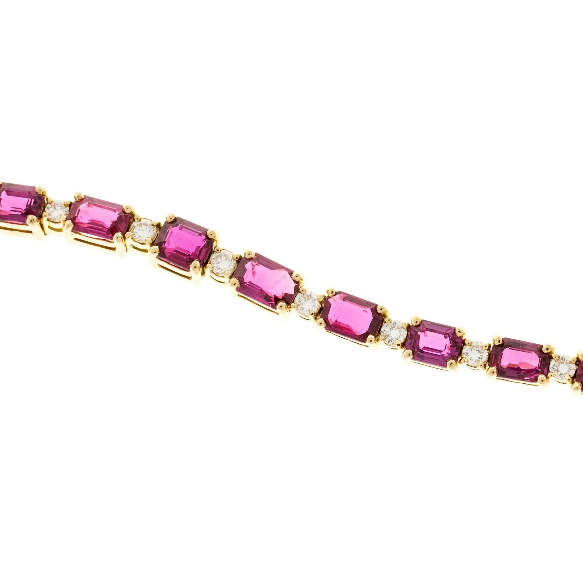 12.99 Carat Ruby Diamond Yellow Gold Bracelet In Excellent Condition For Sale In Stamford, CT