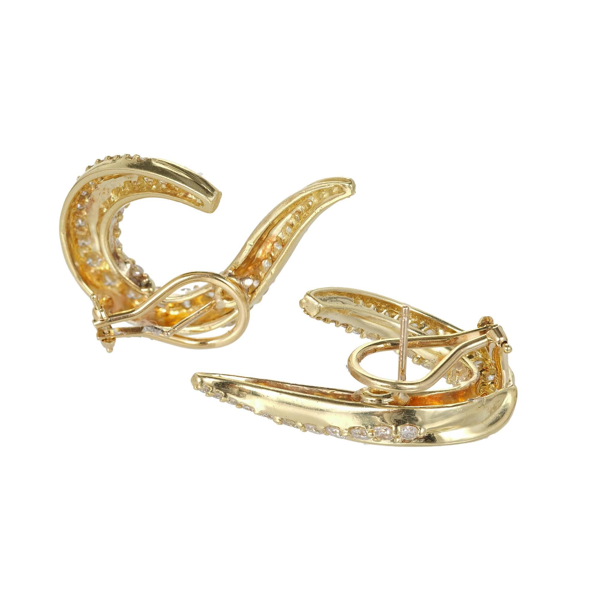 Robin Rotenier 2.50 Carat Diamond Yellow Gold Swirl Clip Post Earrings In Excellent Condition For Sale In Stamford, CT