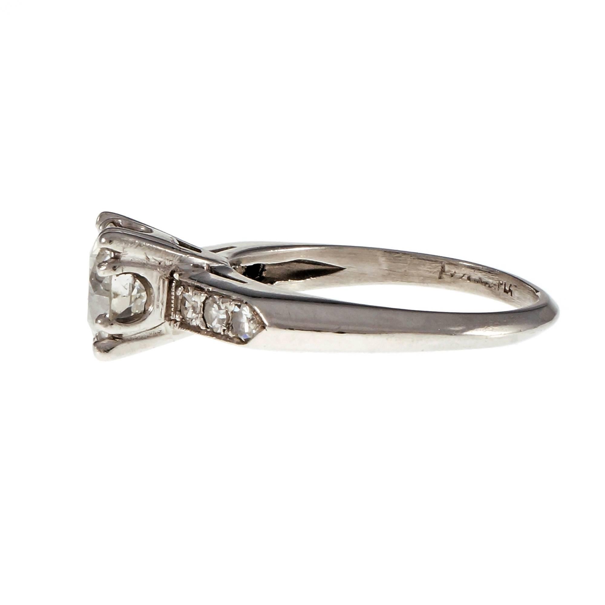 Taille ronde Bague de fiançailles en platine avec diamant taille transitionnelle de 0,90 carat en vente