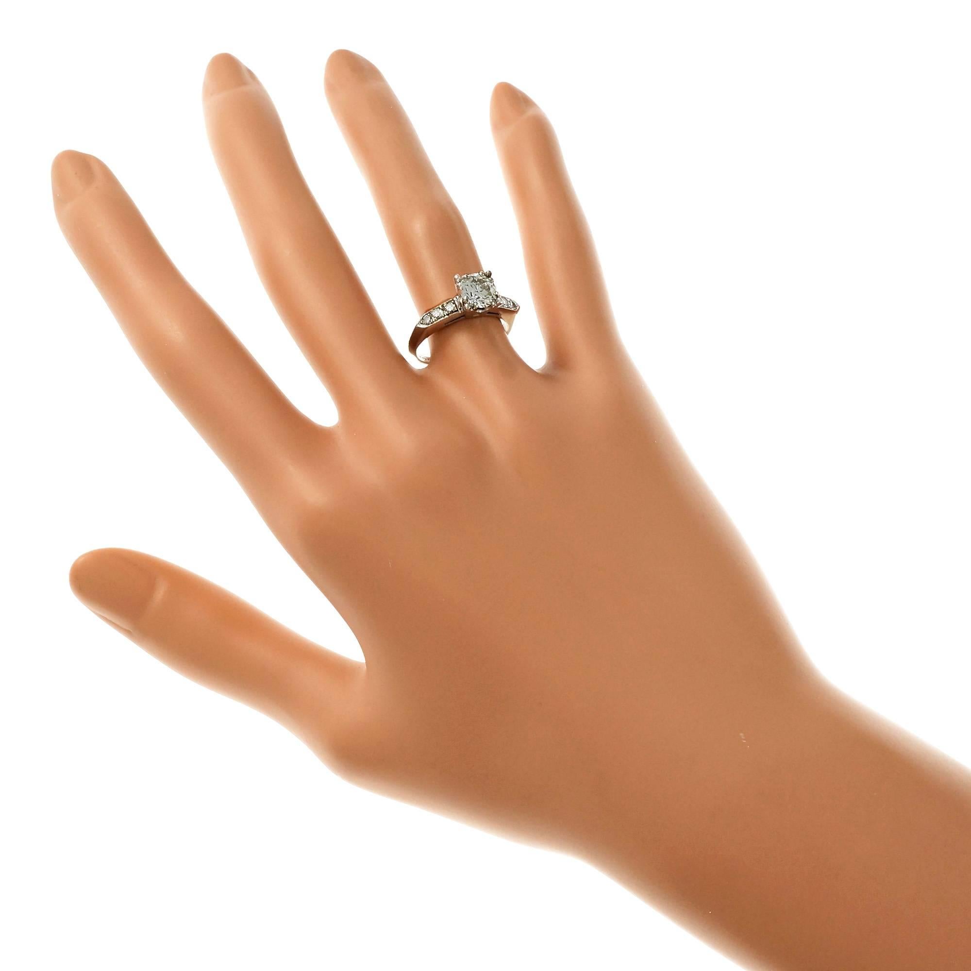Bague de fiançailles en platine avec diamant taille transitionnelle de 0,90 carat Pour femmes en vente